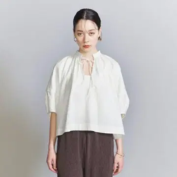 화이트 코튼 풀오버 V넥