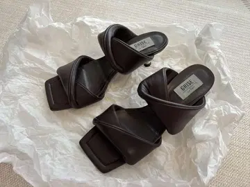 GRISE Le Talon 르 탈론 스퀘어토 샌들