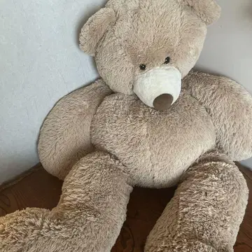 큰 베이지색 곰 봉제 인형