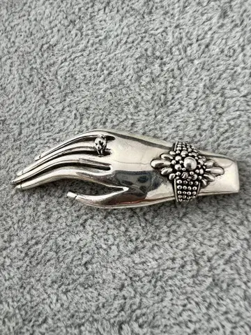 Silver925 손 모양 메탈 브로치 꽃과 펄