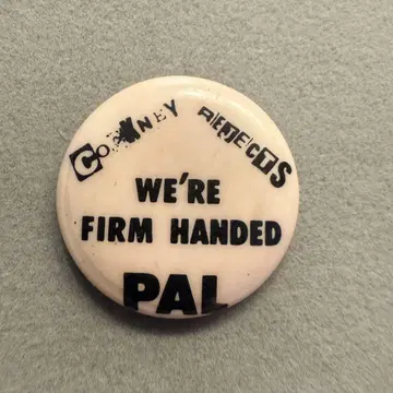 WE'RE FIRM HANDED PAL 빈티지 캔뱃지