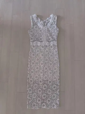 화이트 레이스 타이트 드레스