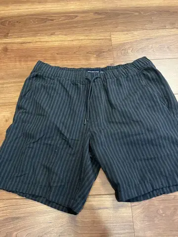 Abercrombie & Fitch 블랙 스트라이프 숏 팬츠 L