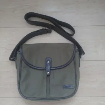 CROCODILE 올리브 그린 숄더백