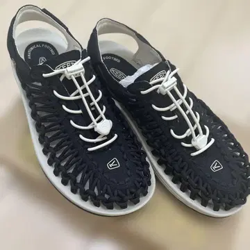 [새상품급] KEEN 유니크 블랙