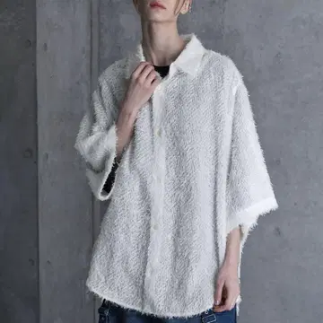 SERACE 루즈 실루엣 자카드 샤기 시어 반팔 셔츠