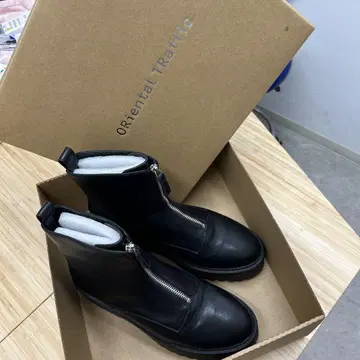 오리엔탈 트래픽 통굽 프론트 지퍼 부츠