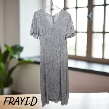 FRAY.I.D 꽃무늬 V넥 반팔 무릎 기장 원피스