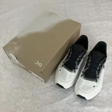 새상품 On Cloudtilt 클라우드 틸트 아이보리 27.5cm