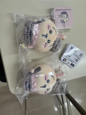 치이카와 (먼작귀) 베이커리 스태프 마스코트 토끼 2점