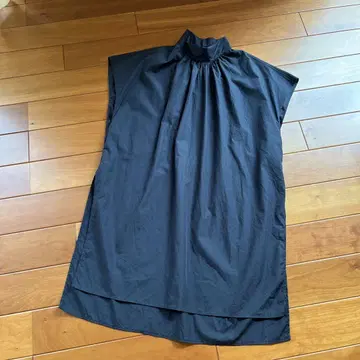 투모로우랜드 맥피 코튼 브로드 스탠드 카라 블라우스 네이비