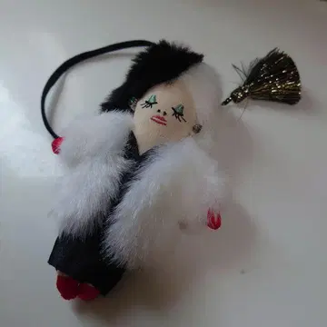 디즈니 스토어 101마리 강아지 크루엘라 키링