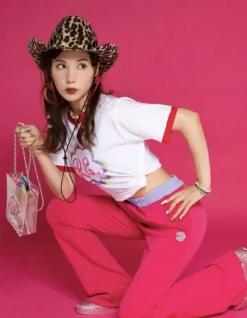 [미사용 새상품] Re. 아루이도트 슬림 레그 스트레치 플레어 팬츠