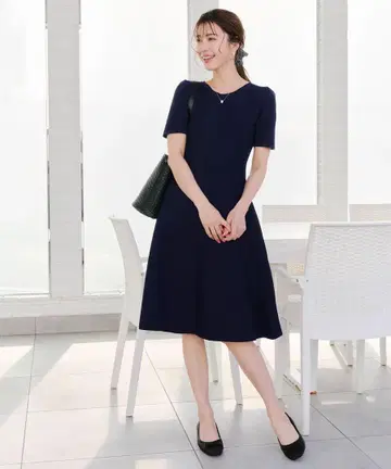 Tiaclasse 크루넥 반팔 니트 플레어 원피스 네이비