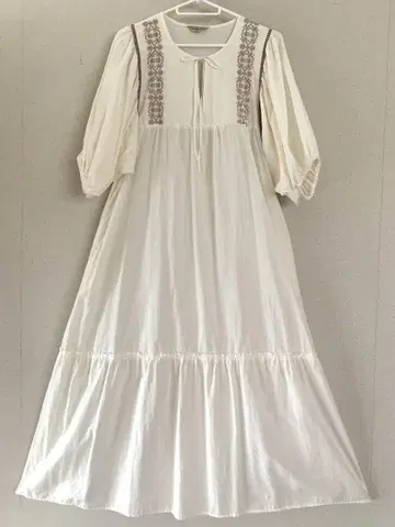 사만사 모스모스 자수 원피스