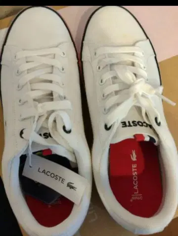 LACOSTE 화이트 스니커즈