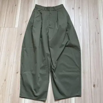 커브 디자인 와이드 팬츠