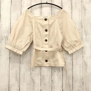 [Ray BEAMS] 레이빔즈 벨티드 스퀘어넥 블라우스