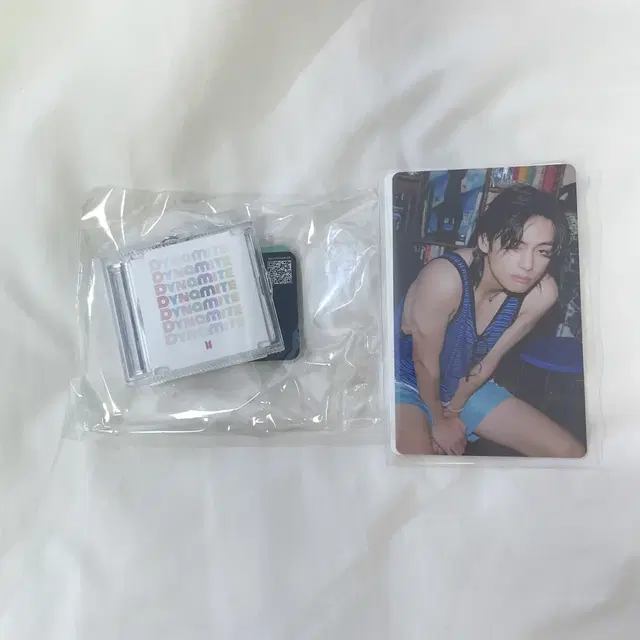 다이너마이트 캡슐 앨범 키링 + 태형 포카 레이오버 특전 뷔 페스타 방탄