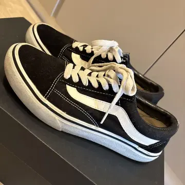 Vans 블랙 화이트 스니커즈