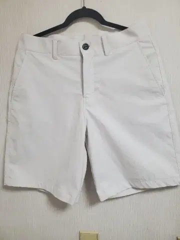 룰루레몬 화이트 하프 팬츠