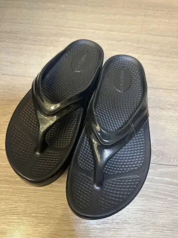 Oofos 블랙 우메가 39