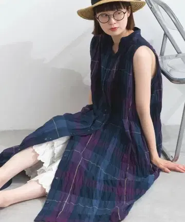 미사용 새상품 믹스 체크 셔링 슬리브리스 원피스 인도산