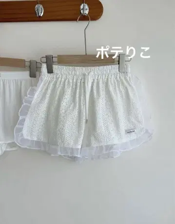 overdue flair 화이트 레이스 프릴 숏 팬츠