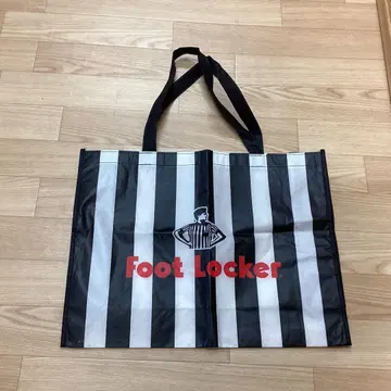 Foot Locker 에코백 블랙과 화이트 스트라이프