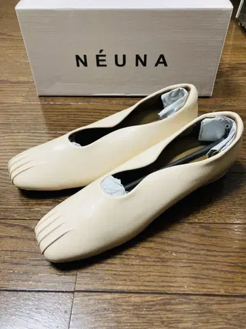 [새상품] NEUNA 누나 로퍼 아이보리 M 사이즈