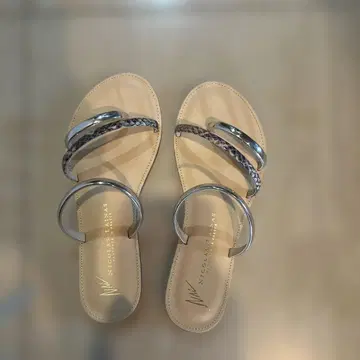 니콜라스 라이너스 샌들