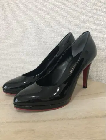 Diana 블랙 에나멜 하이힐