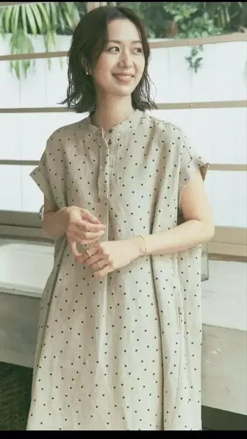 새상품 린넨 도트 플레어 원피스 [NATURAL] 어반 리서치 도어즈