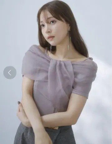 snidel 리본 디테일 컷 상의