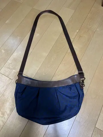 Daily russet 네이비 디자인 백