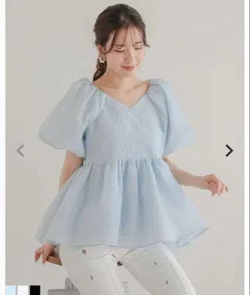 핏모어 자카드 카슈쿨 페플럼 탑