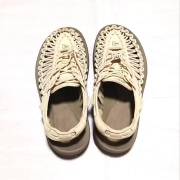 KEEN UNEEK 스포츠 샌들 화이트