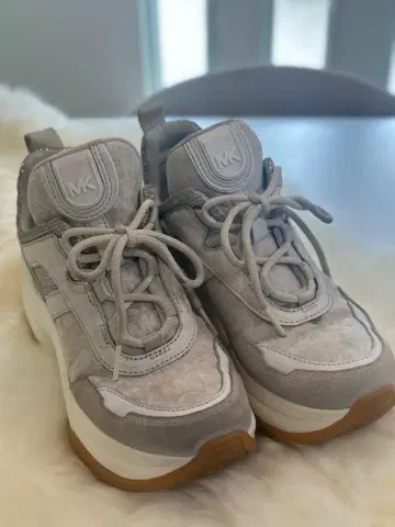 마이클코어스 Michael Kors 그레이 스니커즈 6M 23cm