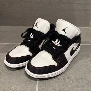 WMNS AIR JORDAN 1 LOW SE UTL 23.5