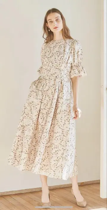 [ efla ] 플라워 프린트 레이스 슬리브 원피스 : 모카 베이지