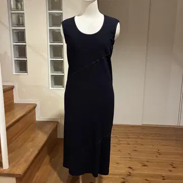 새상품급 DKNY 슬리브리스 원피스 블랙 찰랑찰랑