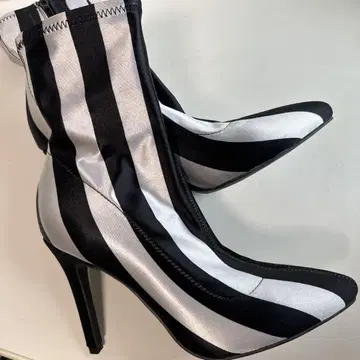 커렌트 무드 스트라이프 핑 힐
