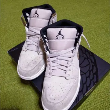 Air Jordan 베이지 하이컷 스니커즈