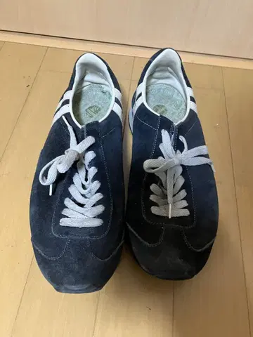 패트릭 네이비 스웨이드 스니커즈