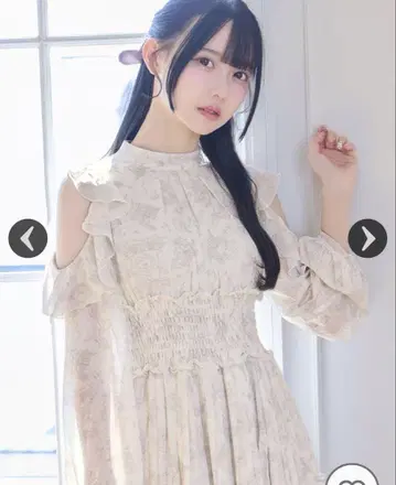 미사용 새상품 미셸 마카롱 로얄 플뢰르 롱 원피스 베이지