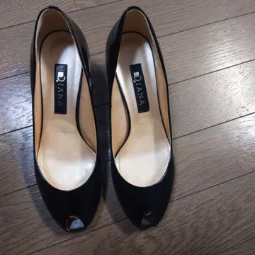 Diana 블랙 오픈토 펌프스
