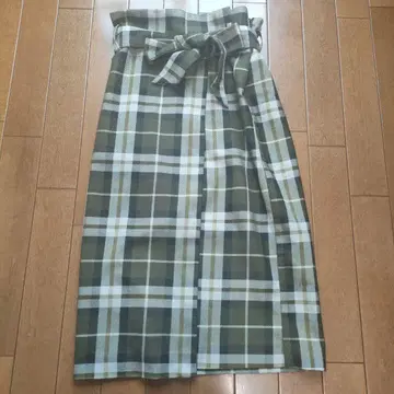 H&M 체크 무늬 무릎 아래 기장 타이트 스커트 EUR34