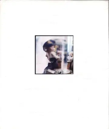 사인 포함 사와타리 하지메 A girl at play
