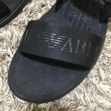 EMPORIO ARMANI 동일 컬러 로고 샌들 8 벨트