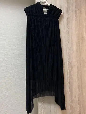 새상품 ZARA WOMAN 블랙 플리츠 슬리브리스 원피스